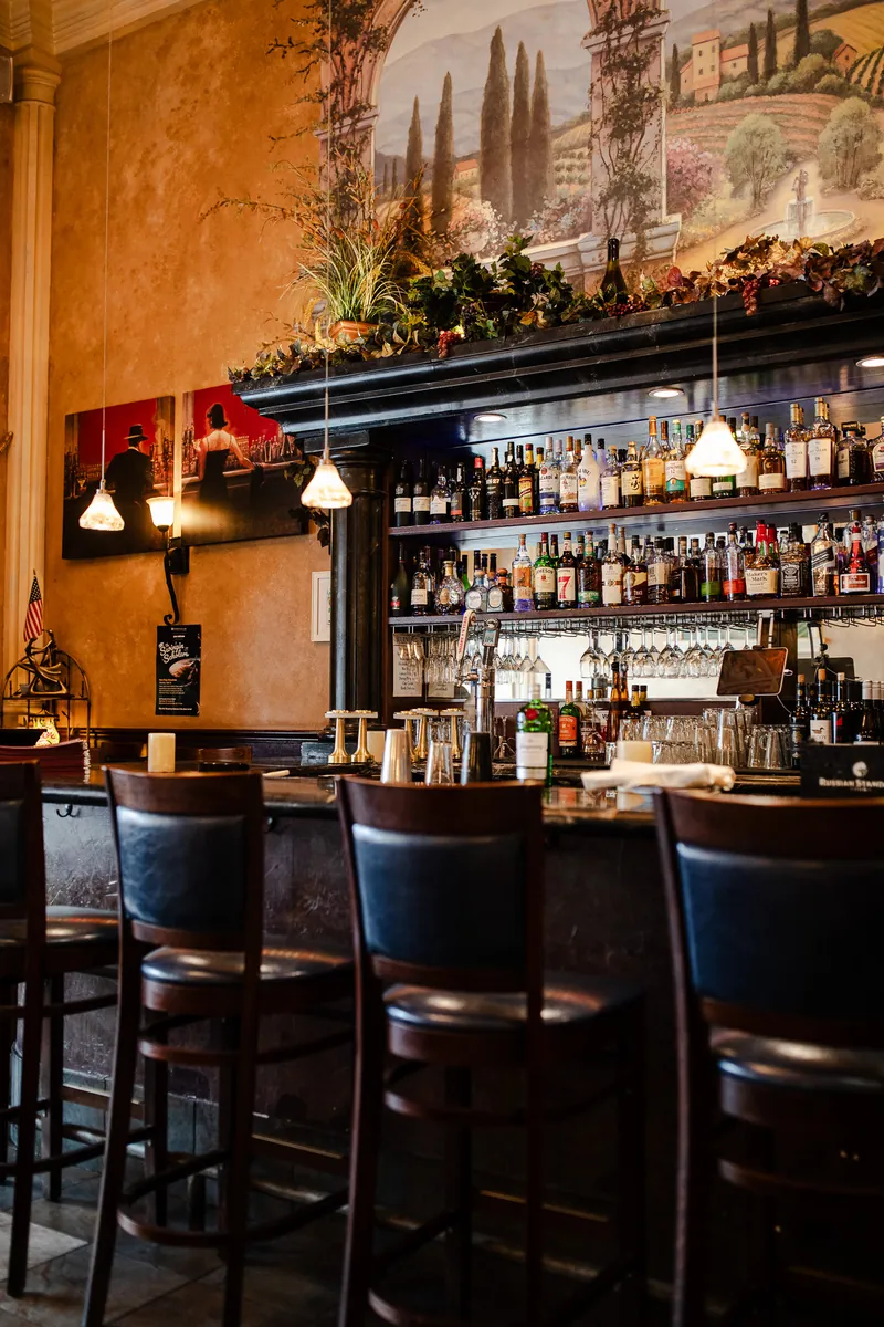 The bar and its mural