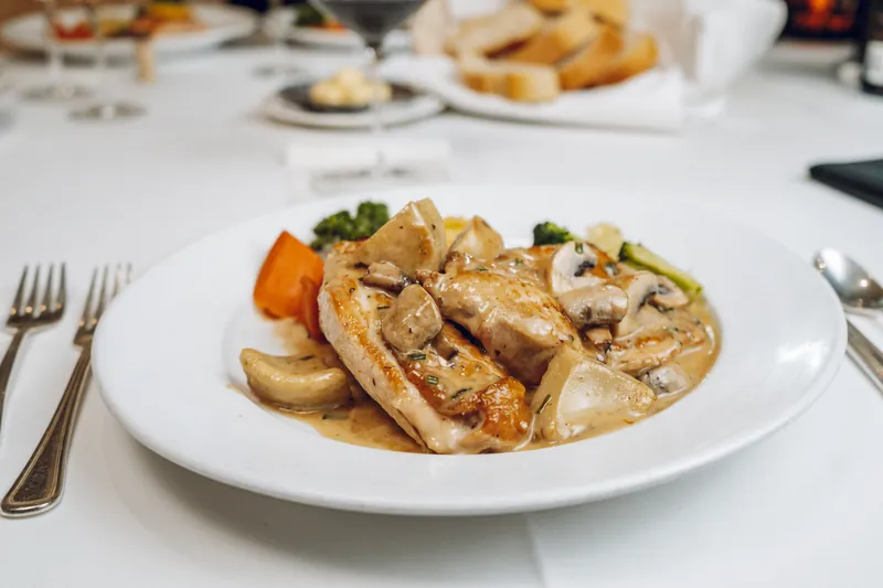 Chicken with mushroom sauce